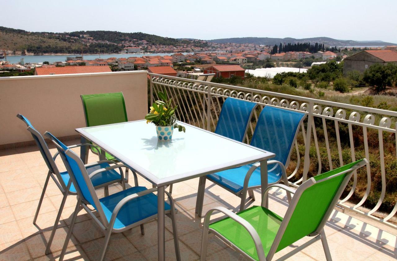 Appartement Apartman Dinka à Trogir Extérieur photo