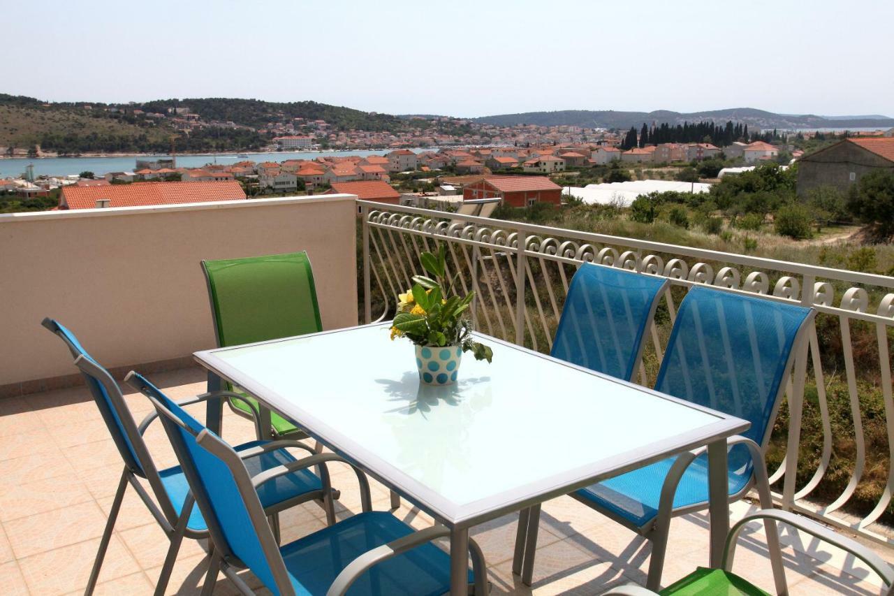 Appartement Apartman Dinka à Trogir Extérieur photo