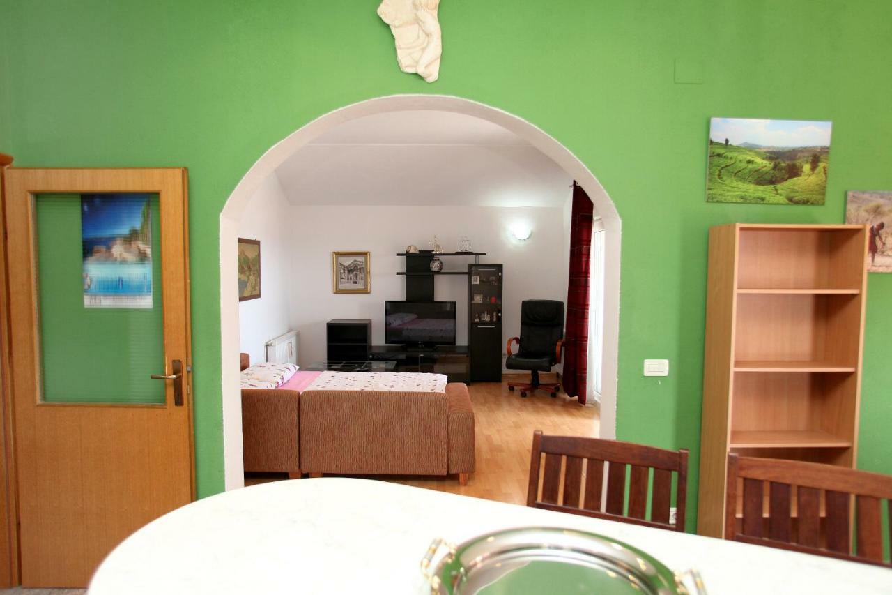 Appartement Apartman Dinka à Trogir Extérieur photo