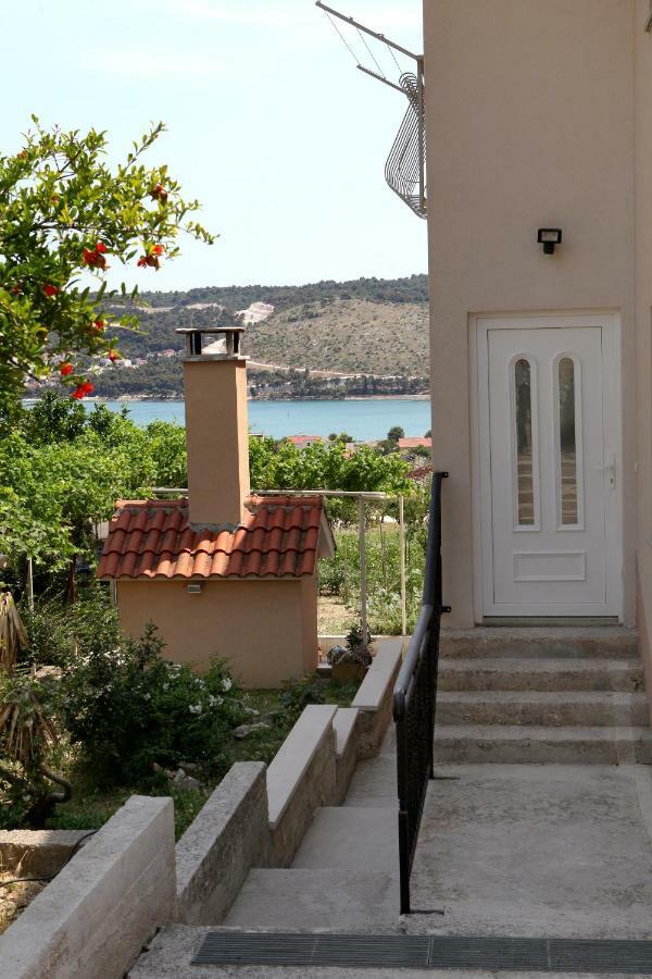 Appartement Apartman Dinka à Trogir Extérieur photo